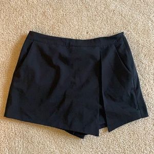 Black skort